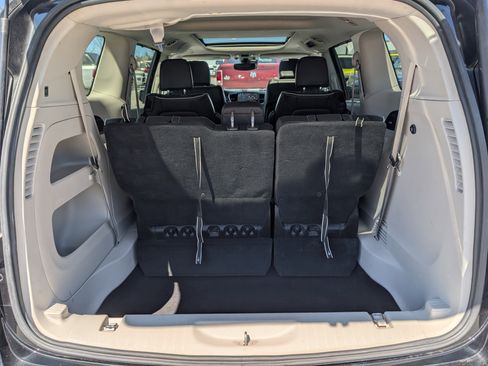 Used 2023 Chrysler Pacifica Limited image 13