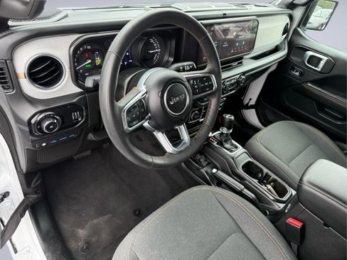 Used 2024 Jeep Wrangler Unlimited Sahara AWD/4WD image 20