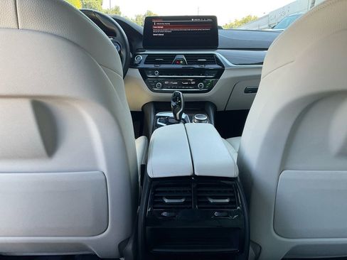 Used 2022 BMW 530i w/ Premium Package image 29