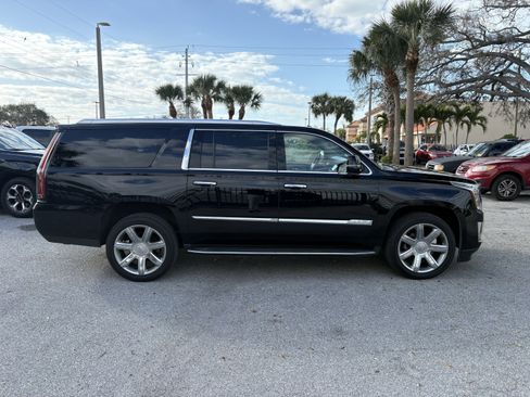 Used 2019 Cadillac Escalade ESV Luxury image 7