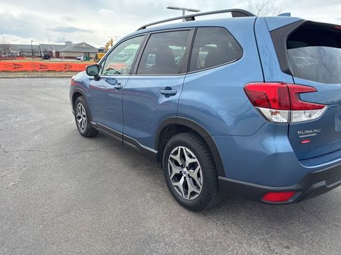Used 2021 Subaru Forester Premium image 7
