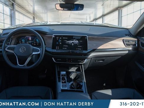 Used 2025 Volkswagen Atlas SE AWD/4WD image 4