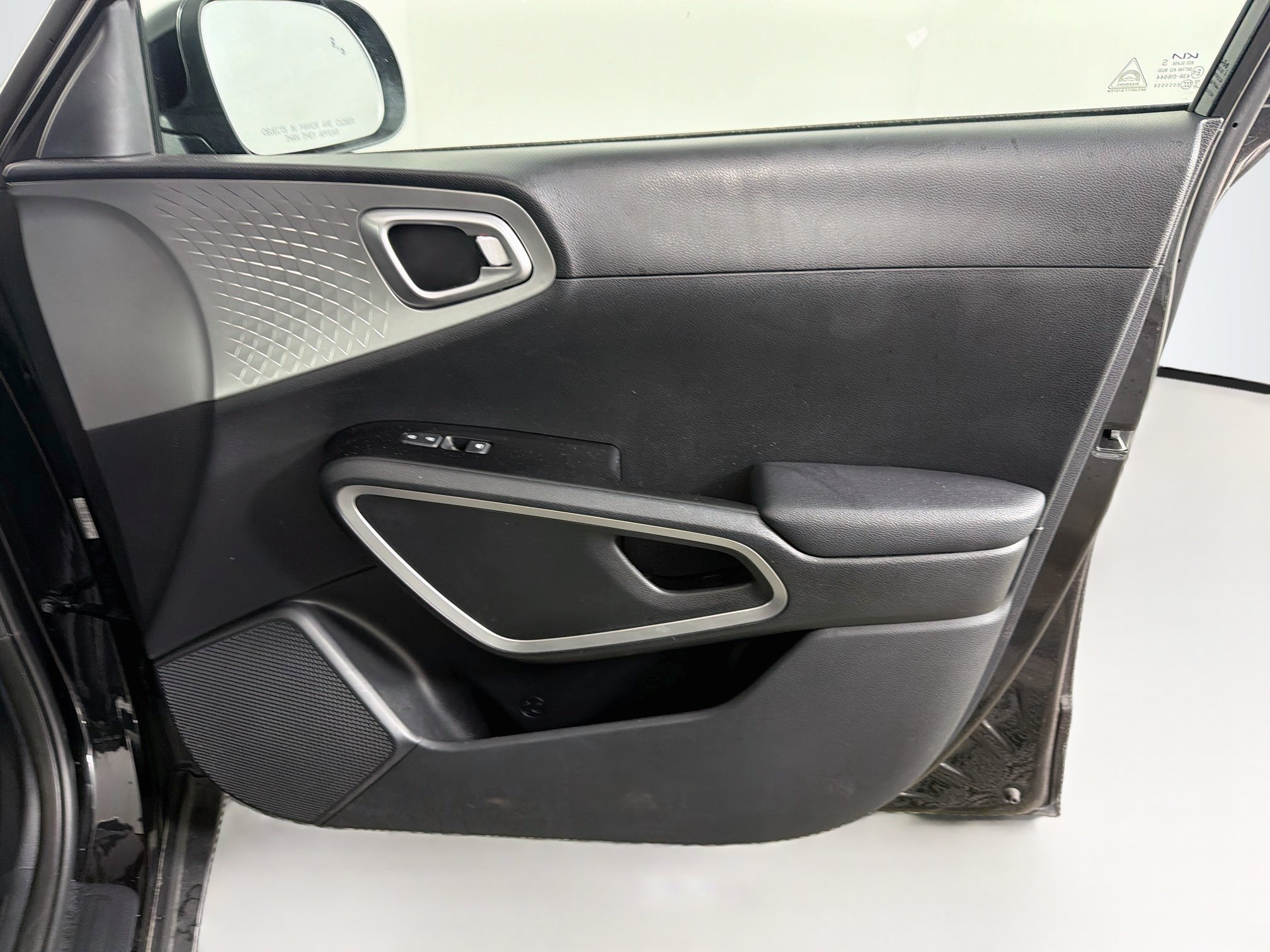 Used 2025 Kia Soul LX w/ LX Technology Package FWD image 32