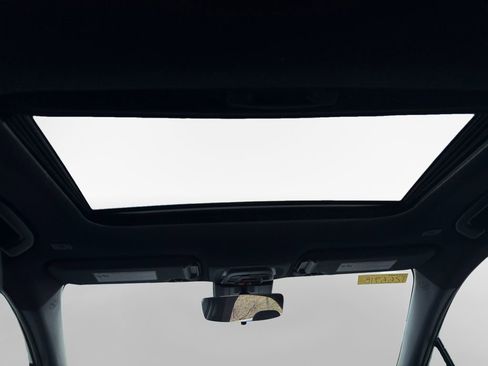 Used 2024 Toyota Corolla SE w/ SE Premium Package image 23