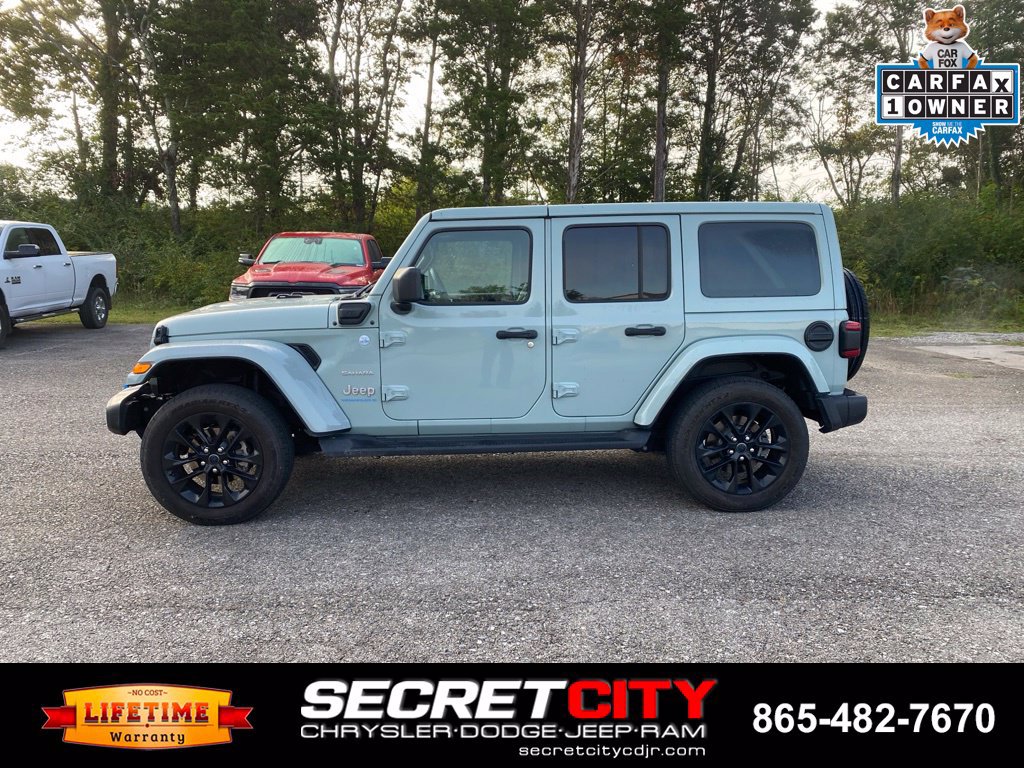 Used 2024 Jeep Wrangler Unlimited Sahara w/ Technology Group AWD/4WD image 8