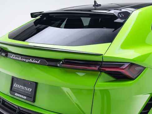 Used 2023 Lamborghini Urus Performante AWD/4WD image 40