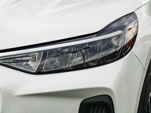 New 2025 Ford Escape SE image 9