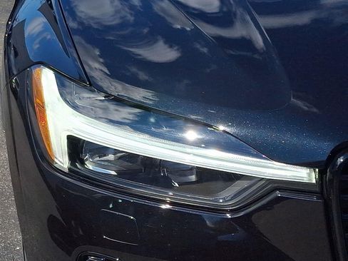 Certified 2024 Volvo XC60 B5 Ultimate w/ Protection Package Premier AWD/4WD image 9