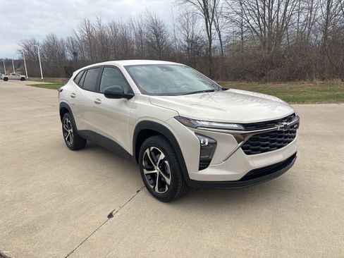 New 2026 Chevrolet Trax RS w/ Driver Confidence Package FWD image 11