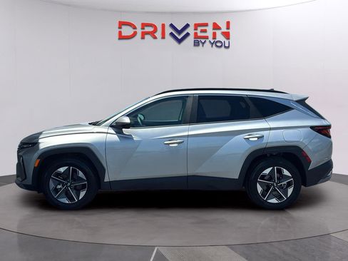 Used 2025 Hyundai Tucson SEL FWD image 2