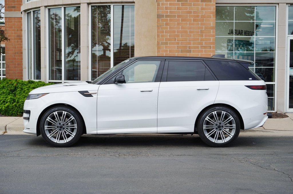 Used 2026 Land Rover Range Rover Sport Dynamic SE AWD/4WD image 2