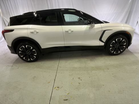 Certified 2025 Chevrolet Blazer EV RS image 12