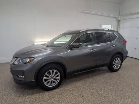Used 2017 Nissan Rogue SV AWD/4WD image 1
