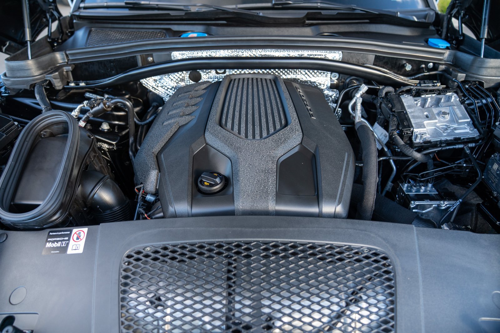 Certified 2026 Porsche Macan AWD/4WD image 29