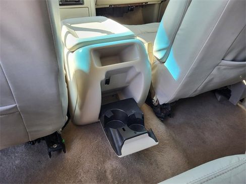 Used 2001 Chevrolet Tahoe LT w/ LT Preferred Equipment Group image 19