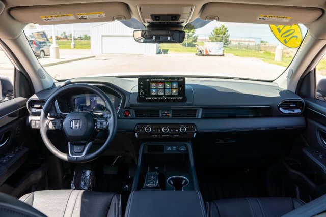 Used 2025 Honda Pilot Elite image 13