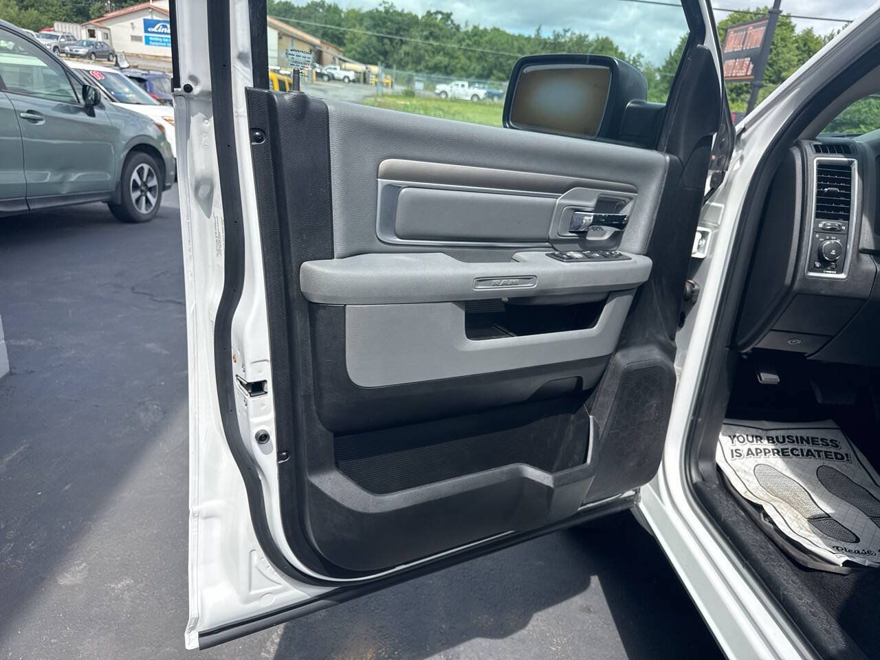 Used 2014 RAM 1500 Outdoorsman AWD/4WD image 15