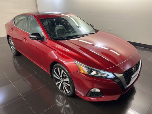 Used 2021 Nissan Altima 2.5 SR w/ SR Premium Package image 1