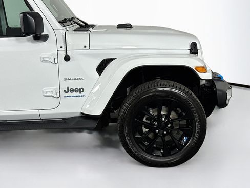 Used 2023 Jeep Wrangler Unlimited Sahara w/ Cold Weather Group AWD/4WD image 41