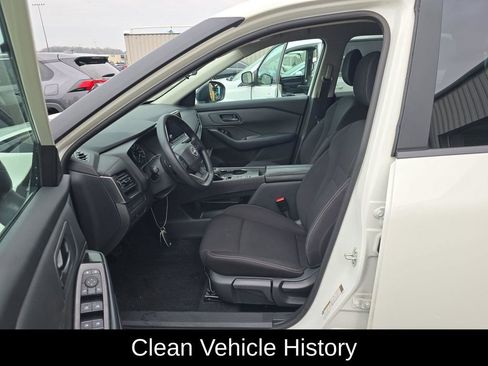 Used 2025 Nissan Rogue S image 3