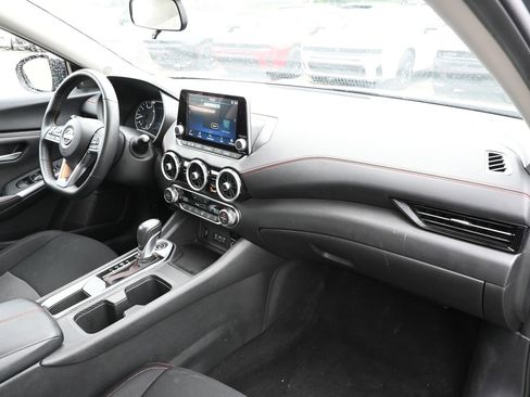 Used 2025 Nissan Sentra SR FWD image 32