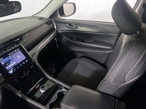 Used 2023 Jeep Grand Cherokee Laredo w/ Luxury Tech Group I AWD/4WD image 22