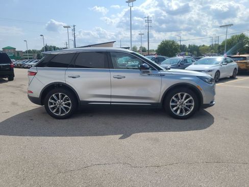 Used 2022 Lincoln Corsair AWD w/ Premium Package image 7