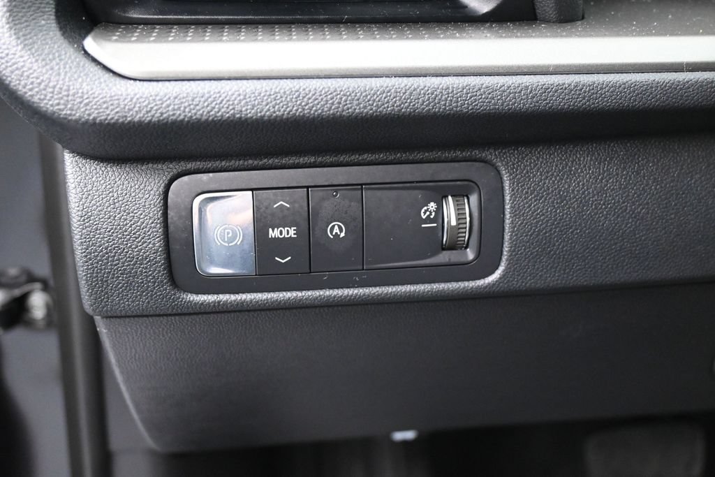 Used 2026 Chevrolet Traverse LT FWD image 16