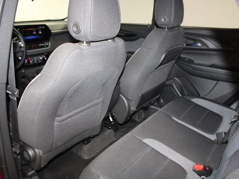 Used 2025 Chevrolet TrailBlazer LT w/ LT Cold Weather Package FWD image 24