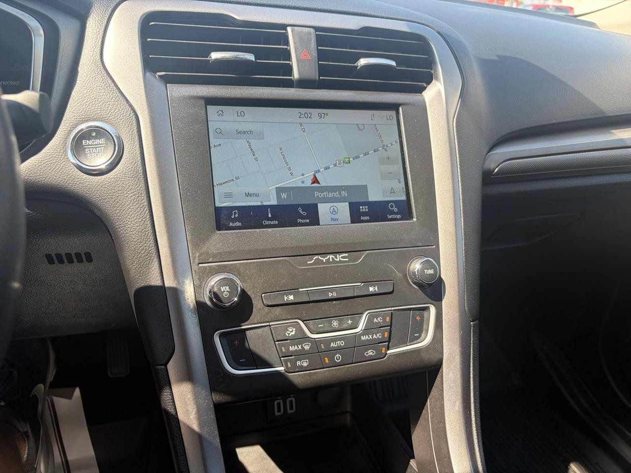 Used 2020 Ford Fusion SE FWD image 16