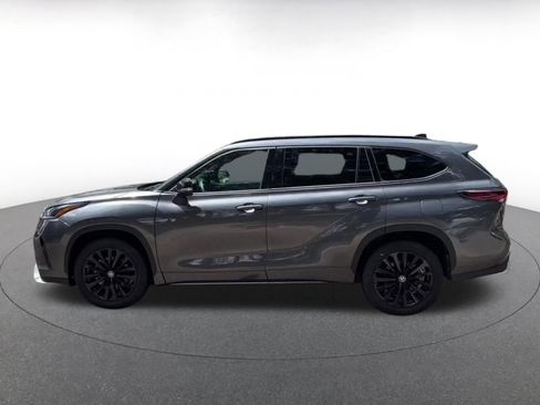 Used 2025 Toyota Highlander XSE AWD/4WD image 9