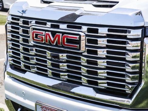 Used 2024 GMC Sierra 2500 Denali AWD/4WD image 3