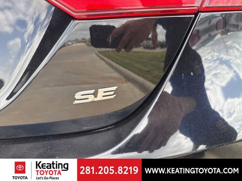 Used 2024 Toyota Camry SE image 9