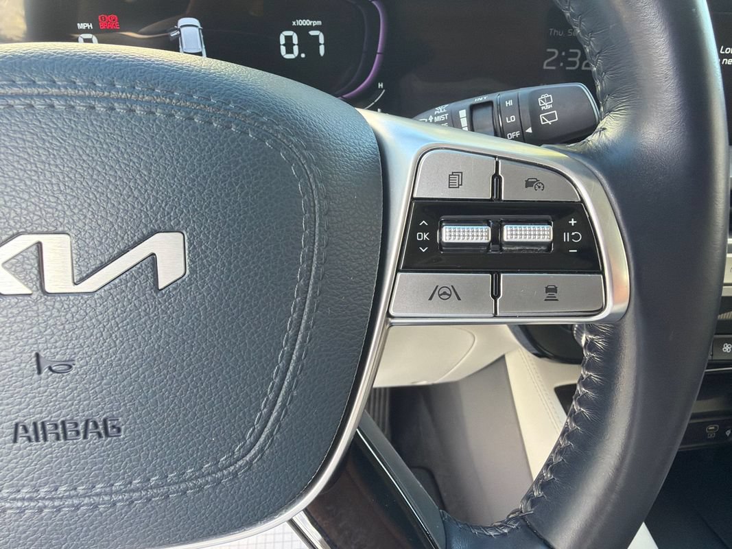 Used 2023 Kia Telluride EX w/ EX Captain's Chair Package FWD image 17