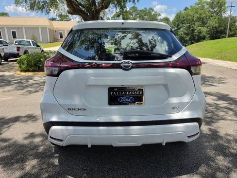 Used 2023 Nissan Kicks SV FWD image 3