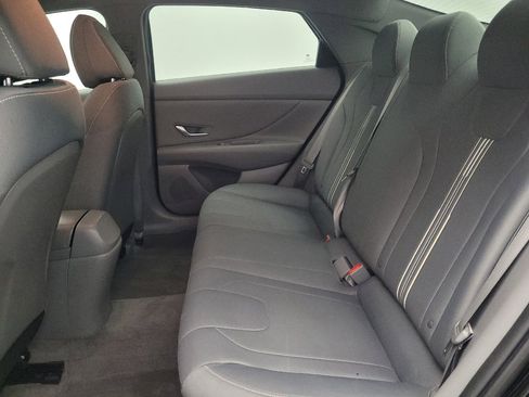 Used 2022 Hyundai Elantra SEL w/ Convenience Package FWD image 18