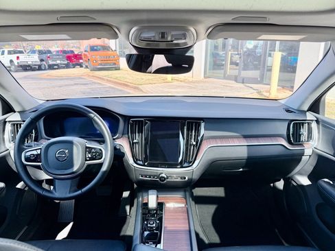 Used 2025 Volvo V60 B5 Cross Country Plus image 20