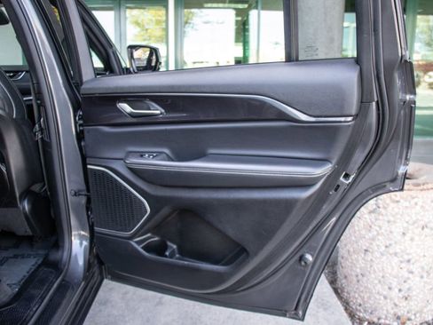 Used 2021 Jeep Grand Cherokee L Laredo image 23