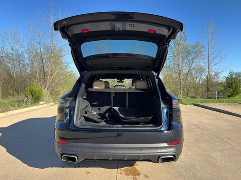 Certified 2023 Porsche Cayenne AWD/4WD image 33