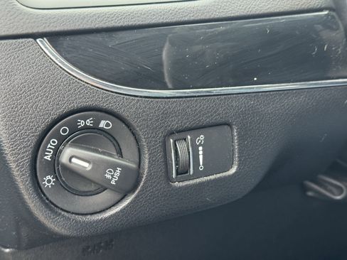 Used 2018 Dodge Grand Caravan SE image 19