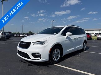 Used 2022 Chrysler Pacifica Touring-L FWD video 1