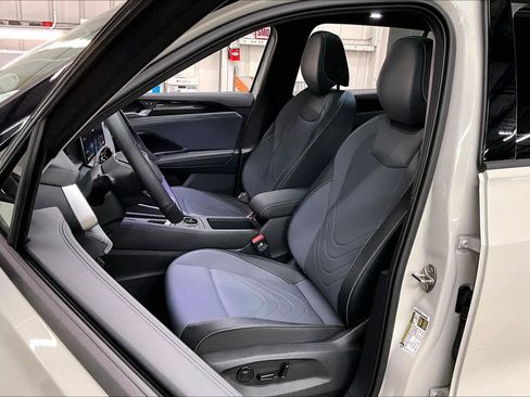 New 2026 Volkswagen Tiguan SE R-Line image 11