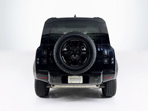 Used 2026 Land Rover Defender 110 X-Dynamic SE AWD/4WD image 4
