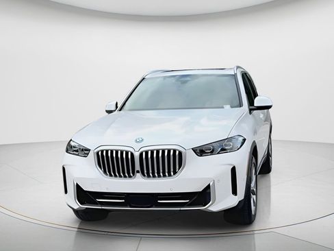 New 2026 BMW X5 xDrive50e w/ Premium Package image 3