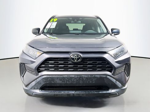 Used 2019 Toyota RAV4 LE image 11
