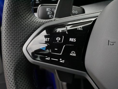 Used 2025 Volkswagen Golf w/ Euro Stye Package image 26