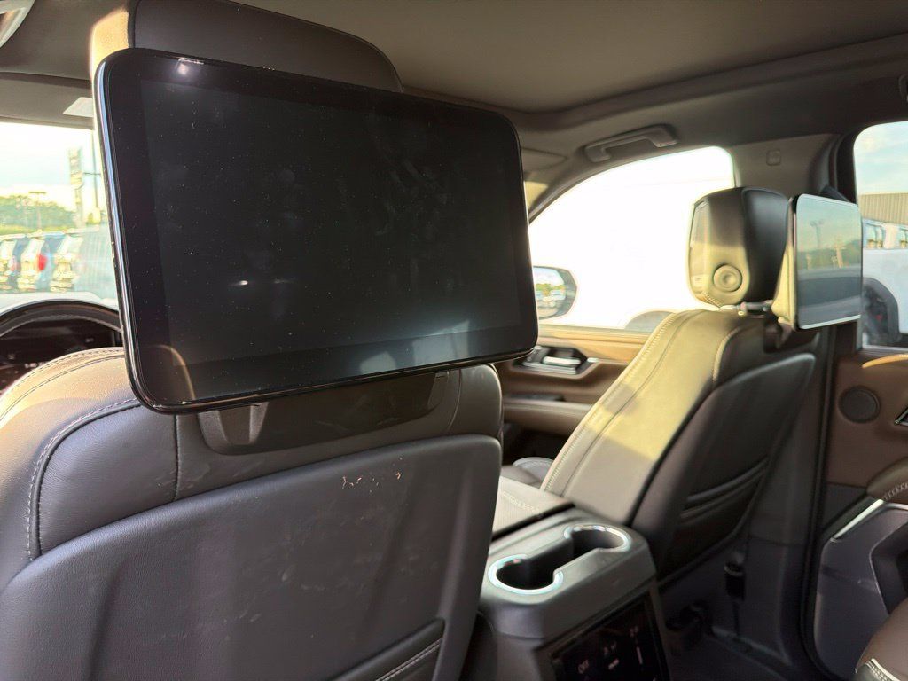 Used 2026 GMC Yukon XL Denali Ultimate w/ LPO, Floor Liner Package AWD/4WD image 14
