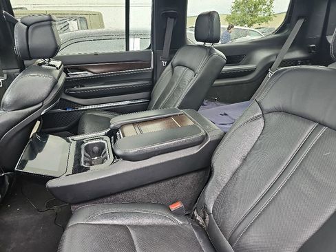 Used 2022 Jeep Grand Wagoneer Series I AWD/4WD image 10