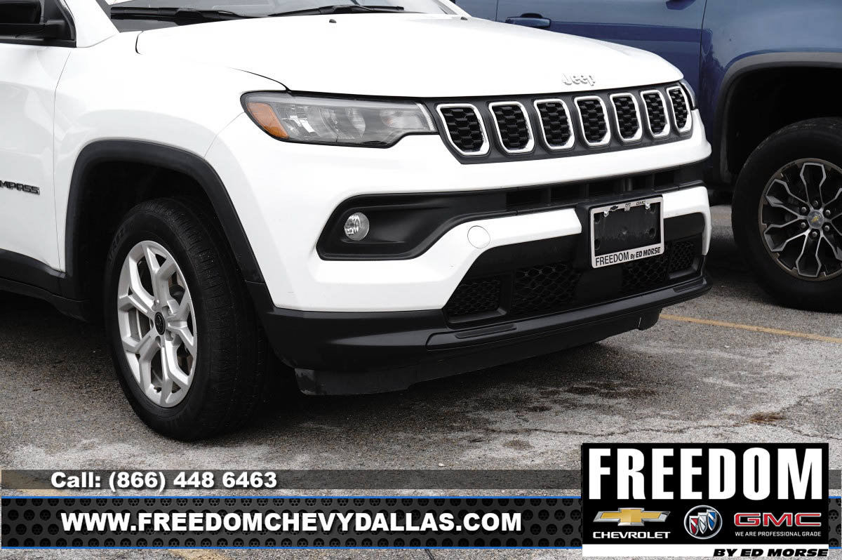 Used 2025 Jeep Compass Latitude w/ Sun & Sound Group AWD/4WD image 8