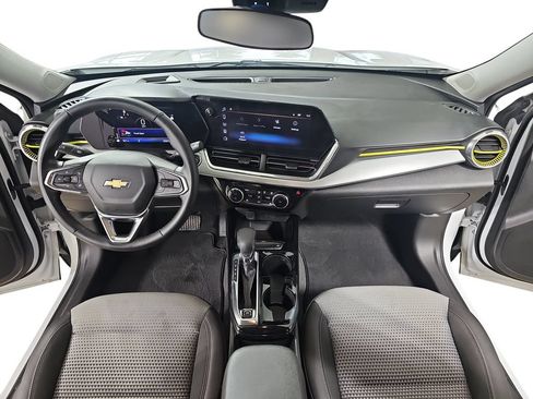 Used 2025 Chevrolet Trax LT w/ Driver Confidence Package FWD image 11